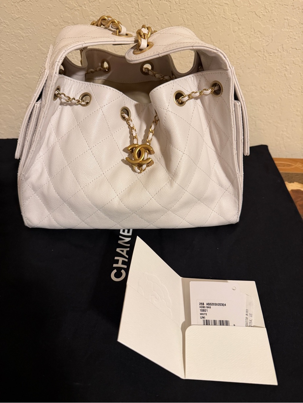 CHANEL 25 Hobo bag in white grained leather, small. - Picture 8 of 8